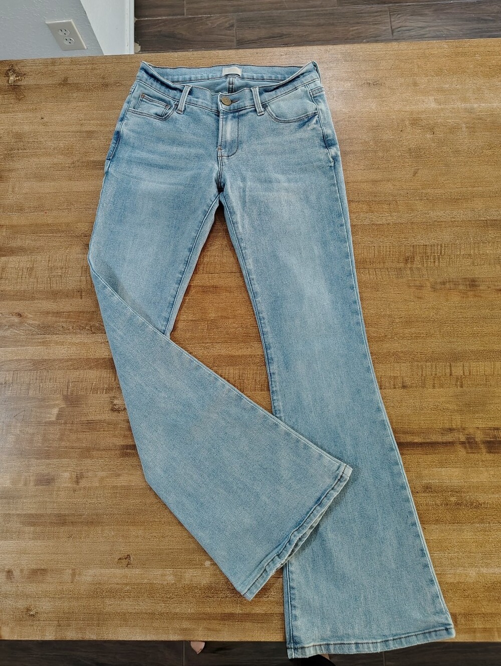 SIMPLE SOCIETY Light Wash Low Rise Flared Jeans Classic Everyday Style Size 1/25